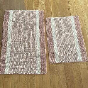 Fresh two bath mats